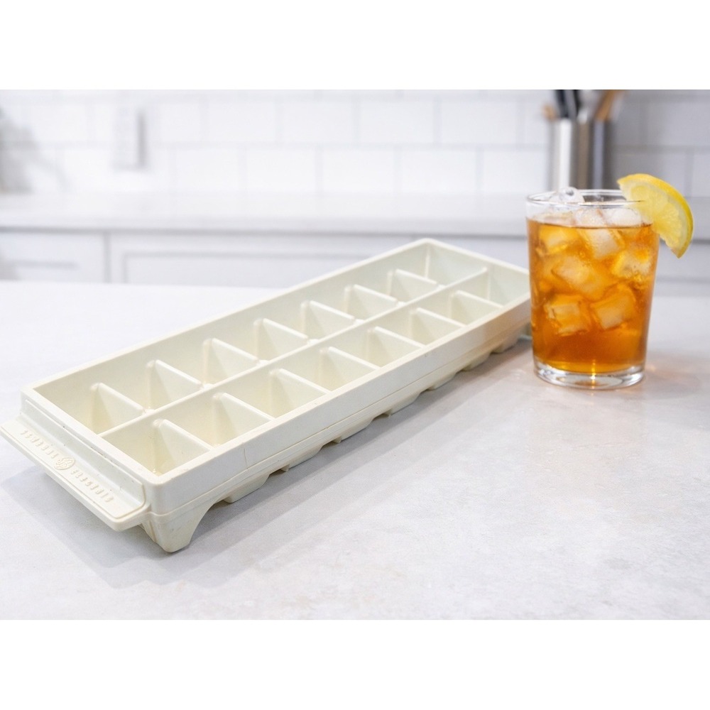 VINTAGE General Electric GE Plastic Ice Cube Tray MCM Harvest White 1970's